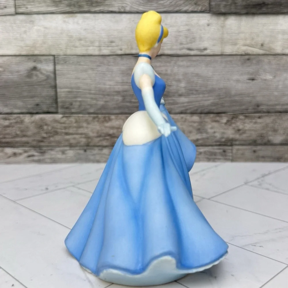 Precious Moments Cinderella Let Your Heart Dance 132707 2013 Disney Showcase